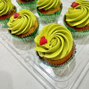 Vanilla Cupcakes – Grinch (green liners) (6 cupcakes)