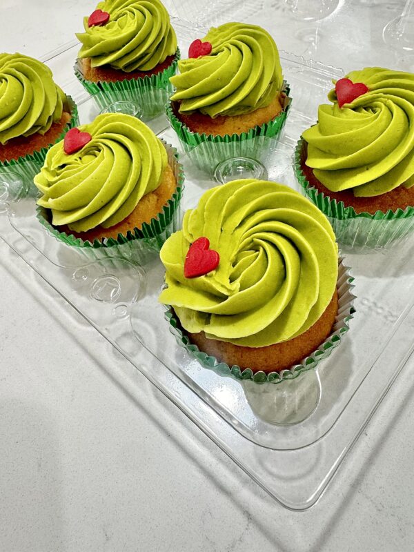 Vanilla Cupcakes – Grinch (green liners) (6 cupcakes)