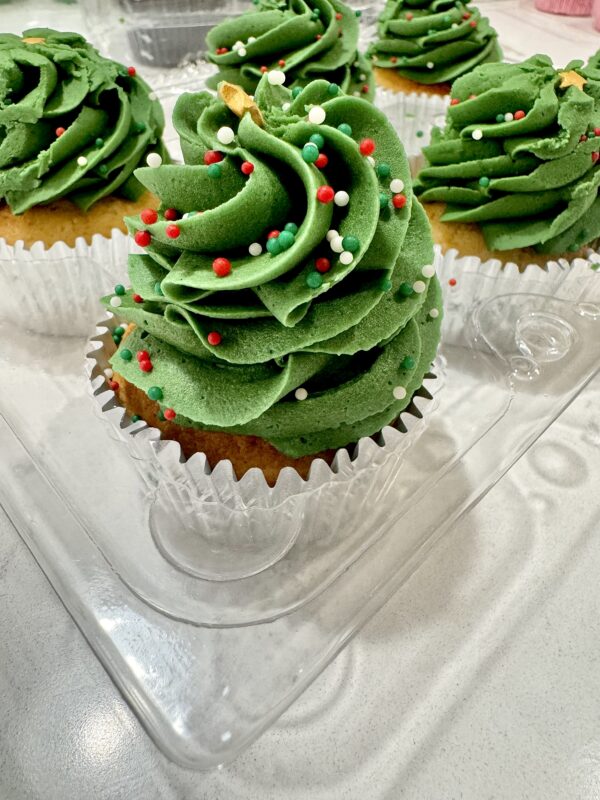 Vanilla Cupcakes – Christmas Trees (silver) (6 cupcakes)